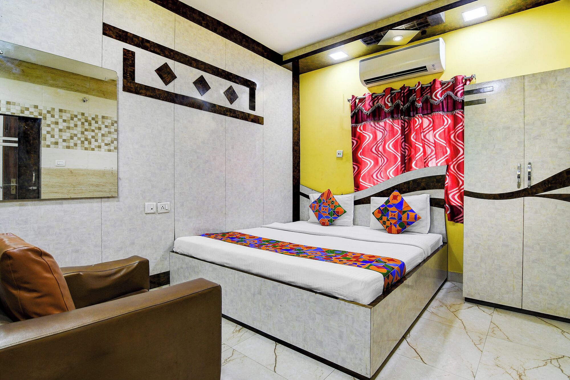 Egyptian cotton sheets, premium bedding, in-room safe, free WiFi