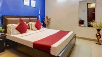 Egyptian cotton sheets, premium bedding, in-room safe, free WiFi