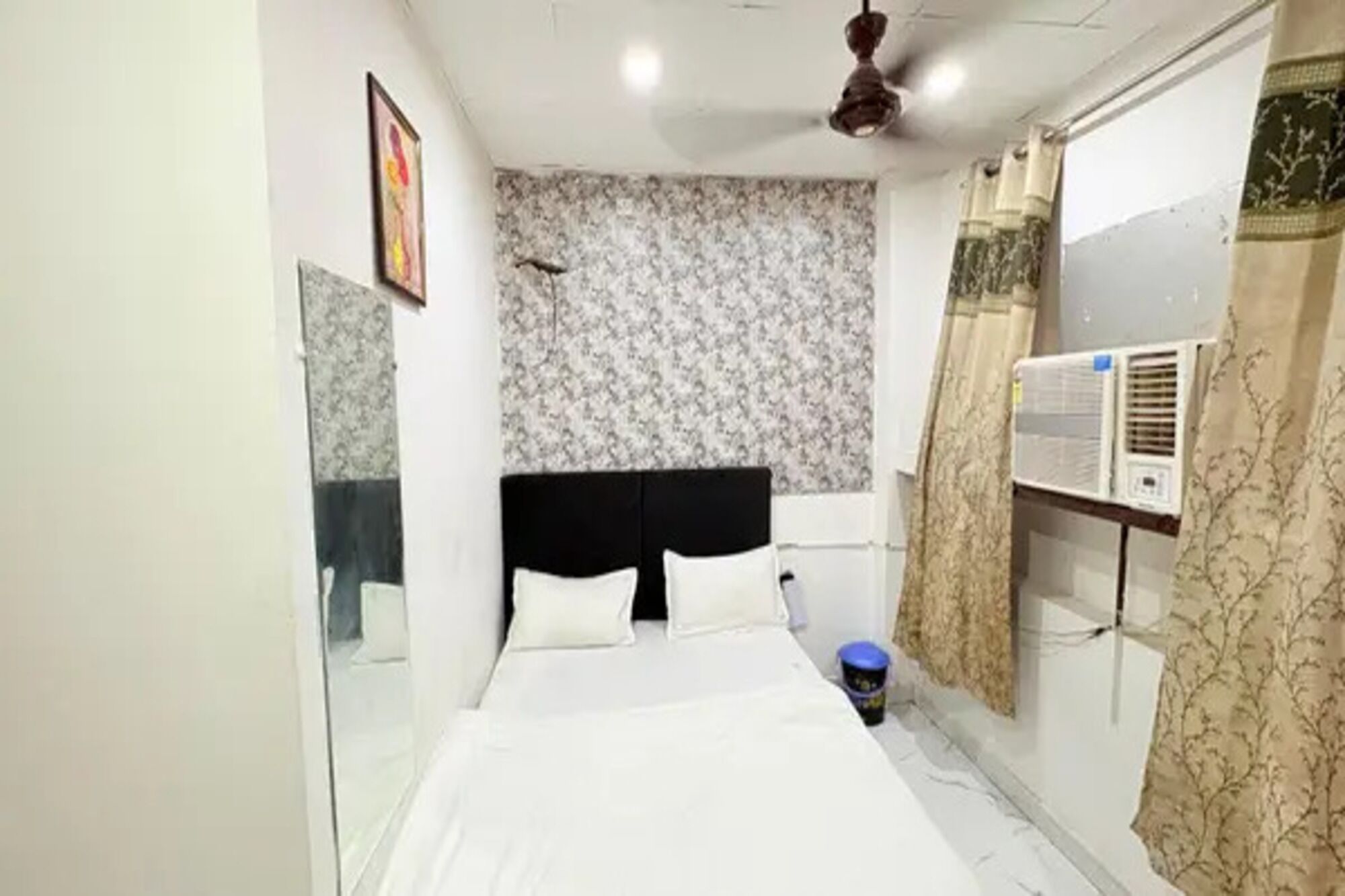 Egyptian cotton sheets, premium bedding, in-room safe, free WiFi