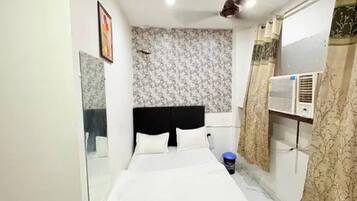 Egyptian cotton sheets, premium bedding, in-room safe, free WiFi