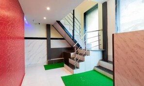 Lobby - Via Shera Residency (Mumbai)