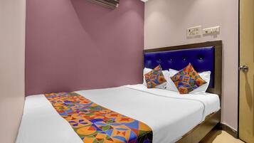 Egyptian cotton sheets, premium bedding, in-room safe, free WiFi