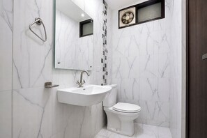 Bathroom - Via Cosy Stay (New Delhi)