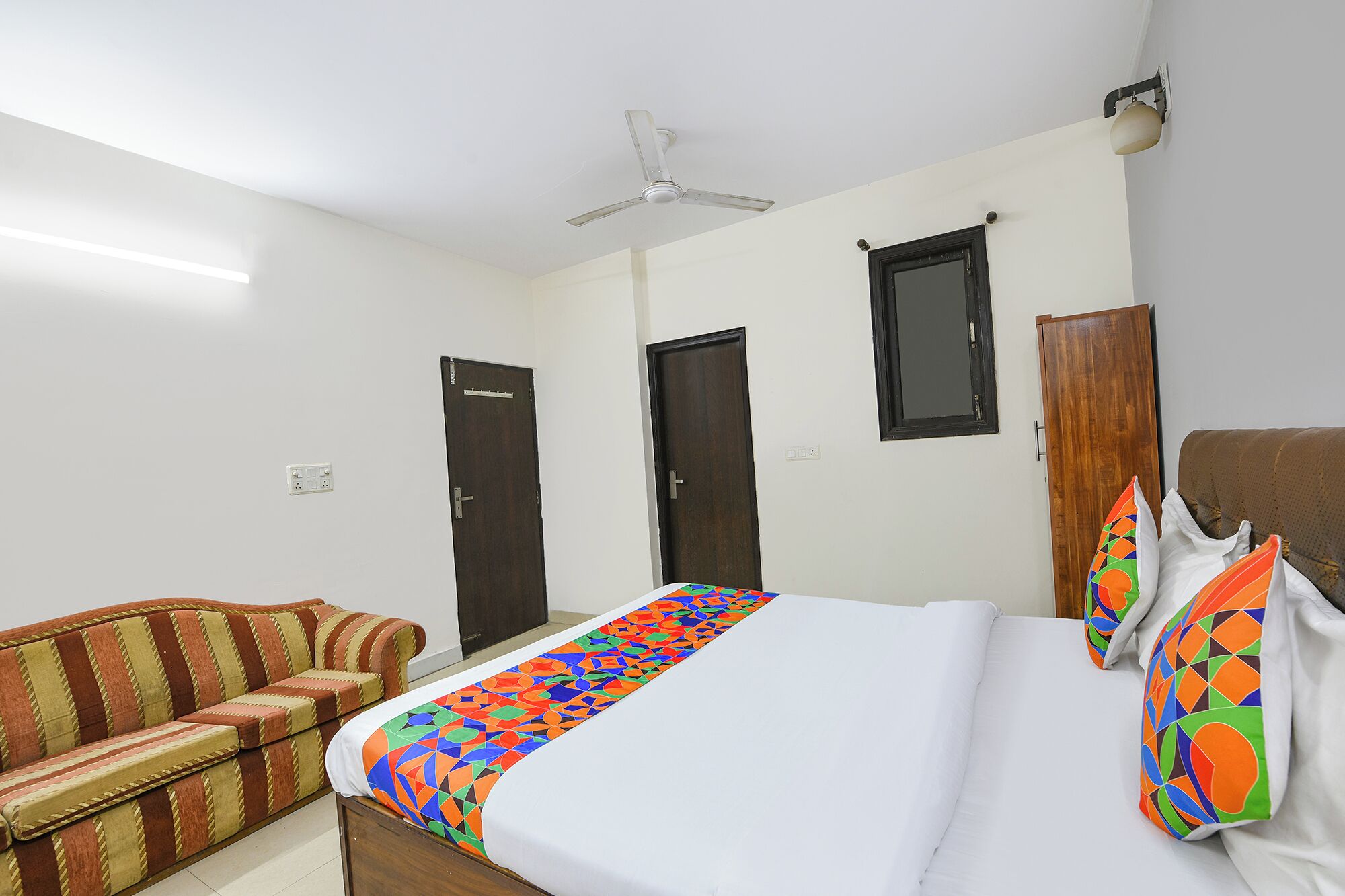 Egyptian cotton sheets, premium bedding, in-room safe, free WiFi