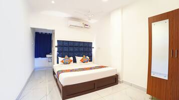 Egyptian cotton sheets, premium bedding, in-room safe, free WiFi