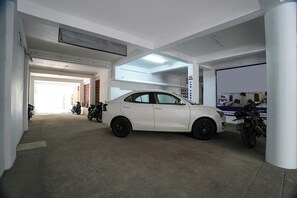 Free self parking - Via Posh Palace (Mahabalipuram)