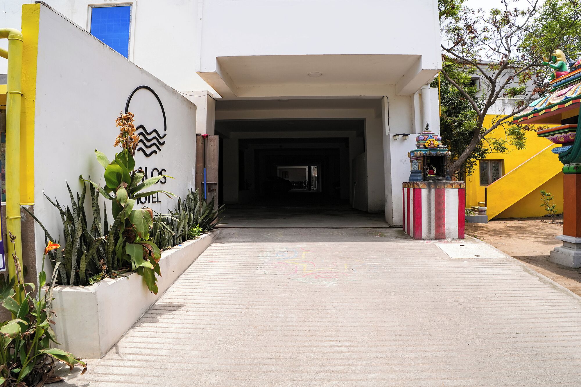 Pintu masuk properti