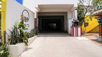 Pintu masuk properti