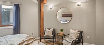 Huge Renovated Top Floor Condo w Large Kitchen and Living Area