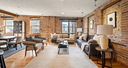 Huge Renovated Top Floor Condo w Large Kitchen and Living Area