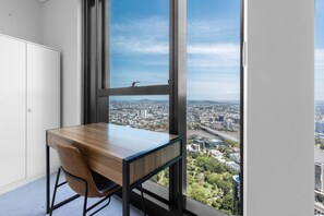 Interior - LVL72 Breathtaking Views with Parking, Pool & Gym (Brisbane City)