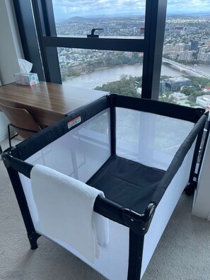 Interior - LVL72 Breathtaking Views with Parking, Pool & Gym (Brisbane City)