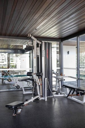 Fitness facility - Panoramic 180° City Views 2BR +Carpark, Pool & Gym (South Brisbane)