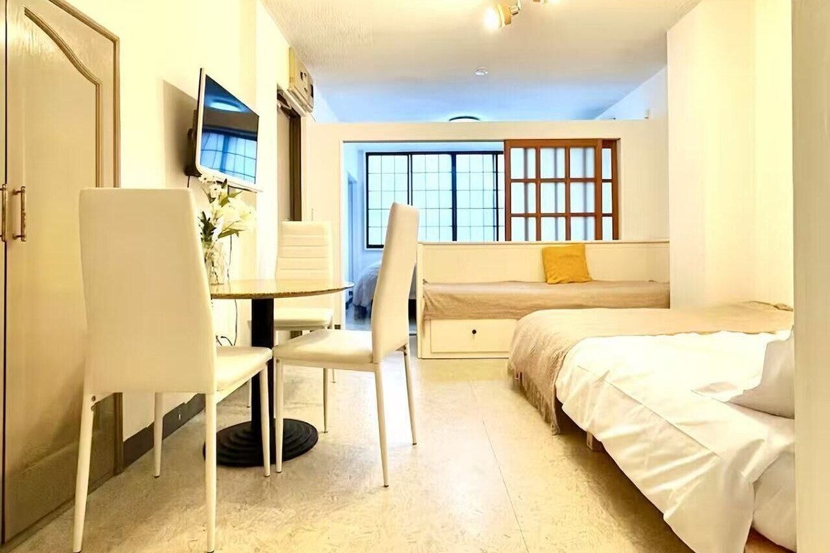 Double Room, Multiple Beds, Kitchenette, City View | Laptop workspace, WiFi (free)