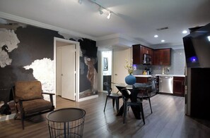 Interior - Your TMC Flats! Sleeps 32, 16BR, 8BA, 8PA (Houston)