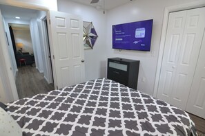 5 habitaciones, tabla de planchar con plancha, wifi y ropa de cama 