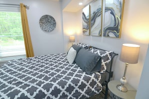 5 bedrooms, iron/ironing board, WiFi, bed sheets