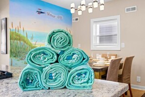 Dining - Updated 6BR | 2.5 Blocks to Beach | Sleeps 13 (Ventnor City)