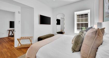 1-bedroom condo in Downtown Greenville on Main Street! Zen in the City awaits!