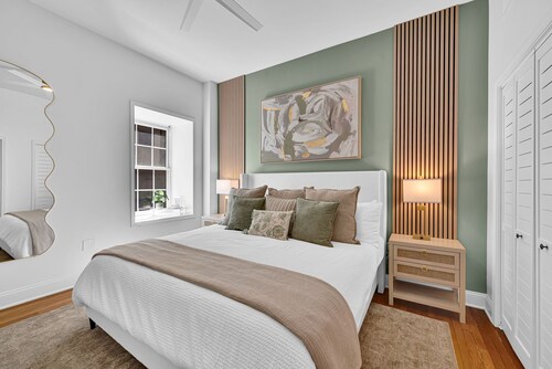 1-bedroom condo in Downtown Greenville on Main Street! Zen in the City awaits!