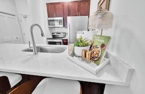 Micro-ondas, fogão, cooktop, lava-louças