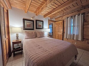 Room - Cozy Quiet Cabin (Bryson City)