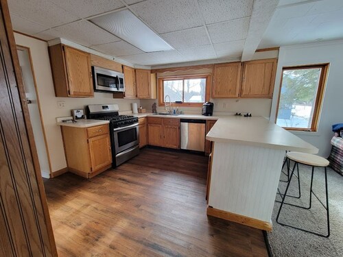 2-bedroom house in Eagle River, view of river, backs up to Trees For Tomorrow