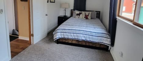 2 chambres, fer et planche à repasser, Wi-Fi, draps fournis