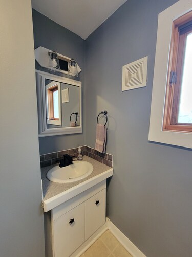 2-bedroom house in Eagle River, view of river, backs up to Trees For Tomorrow