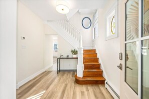 Interior - Modern 6BR | Sleeps 14 | 1.5 Blks to Beach (Ventnor City)