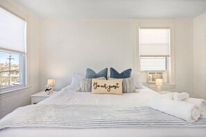 Desk, WiFi - Modern 6BR | Sleeps 14 | 1.5 Blks to Beach (Ventnor City)