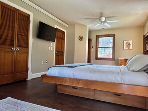 3 bedrooms, desk, iron/ironing board, free WiFi