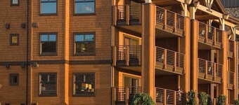 Luxury 3BR Lake Chelan resort: 10 days of lakeside bliss and total relaxation.