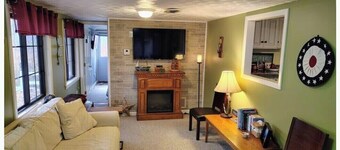 Cozy 2 bedroom cottage, sleeps 6, in a gated beach resort on Lake Winnisquam