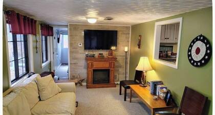 Cozy 2 bedroom cottage, sleeps 6, in a gated beach resort on Lake Winnisquam
