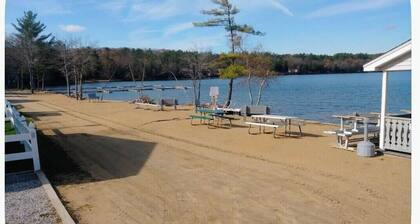 Cozy 2 bedroom cottage, sleeps 6, in a gated beach resort on Lake Winnisquam