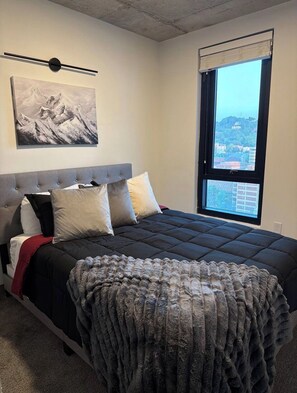 Room - TopNotch 4-bedroom 4 bathroom (Birmingham)