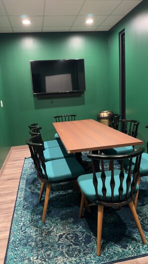 Dining - TopNotch 4-bedroom 4 bathroom (Birmingham)