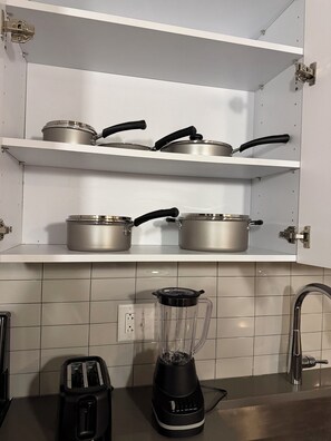 Private kitchen - TopNotch 4-bedroom 4 bathroom (Birmingham)