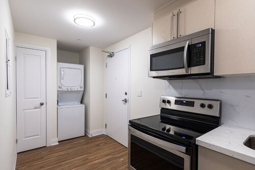 Entire Two Bedroom Apartment Steps to Universities