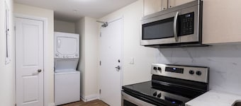 Entire Two Bedroom Apartment Steps to Universities