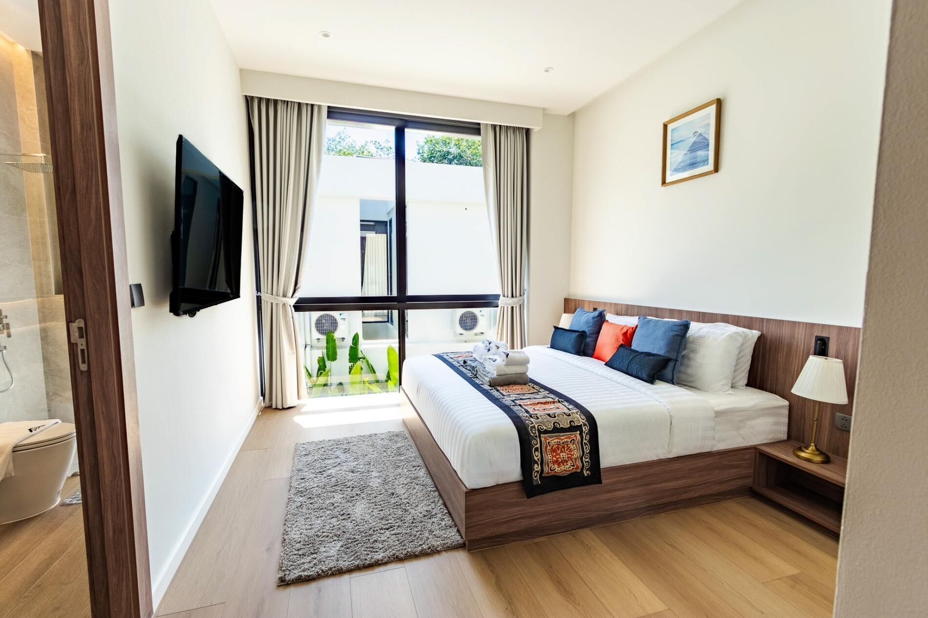4 bedrooms, WiFi, bed sheets