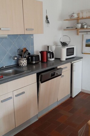 Køleskab, mikrobølgeovn, ovn, opvaskemaskine