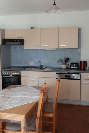 Fridge, microwave, oven, dishwasher - Geräumige Ferienwohnung in Kölker mit Terrasse u by Interhome (Westerholt)