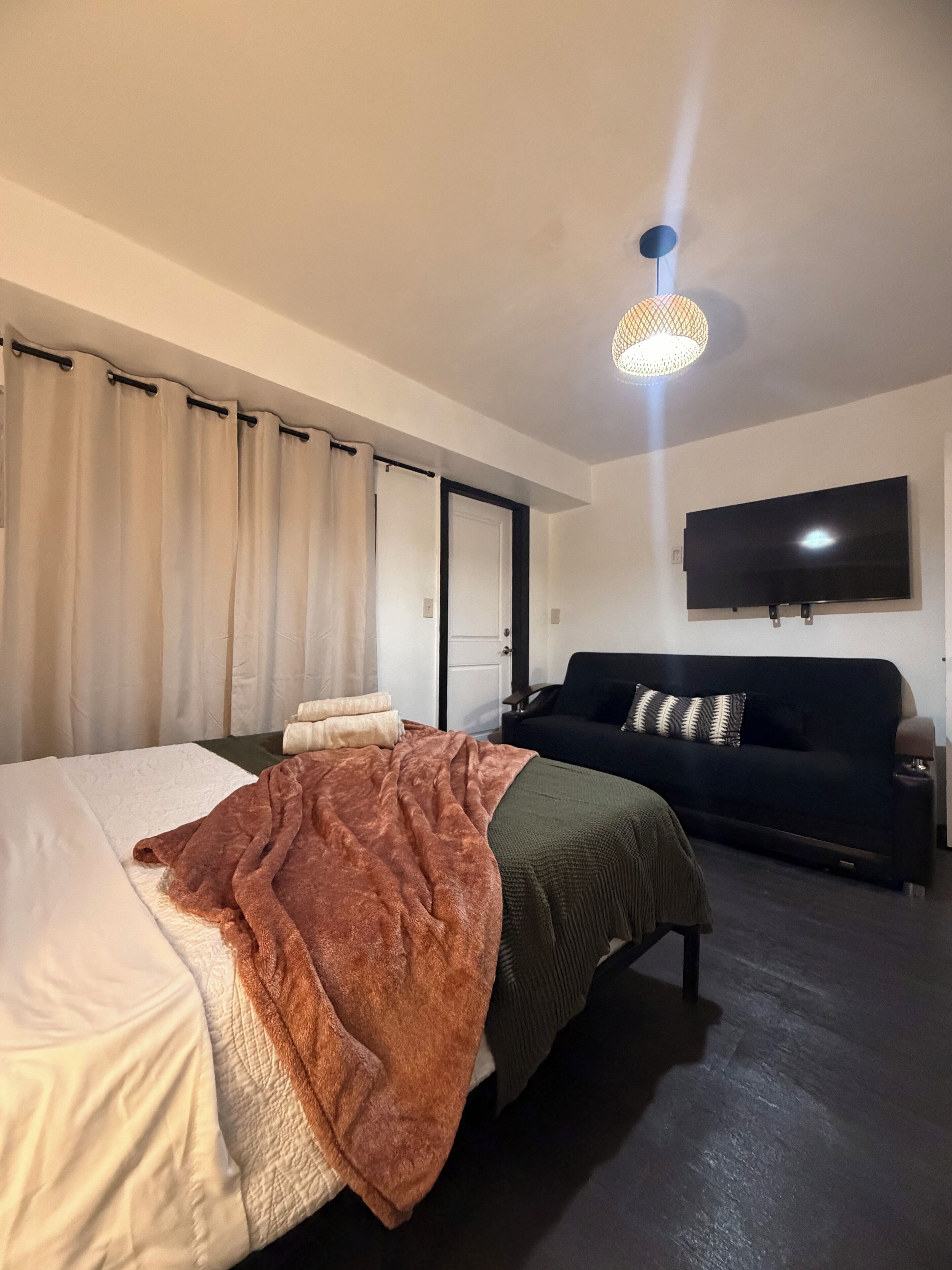 3 chambres, fer et planche à repasser, Wi-Fi, draps fournis