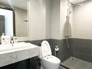 Shower, hair dryer, towels, soap - 2BR 2BA Family Apt | Plaza View Balcony | Central | Near Mall & Park (Ho Chi Minh City)