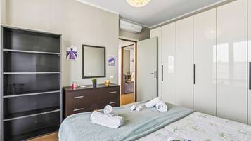 2 chambres, fer et planche à repasser, Wi-Fi gratuit, draps fournis