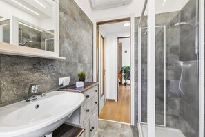 Shower, hair dryer, bidet, towels - Casa Mirella Full AC And Terrace, Nebbiuno, Italy (Nebbiuno)