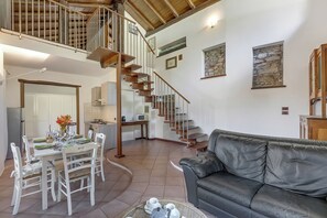 TV, fireplace - Il Borgo Del Vergante Casa Lina, Nebbiuno, Italy (Nebbiuno)