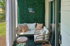 Terrace/patio - Spacious condo with pool, hot tub, W/D, close to beach & golf (Myrtle Beach)